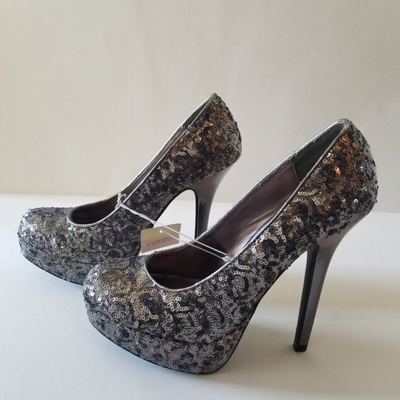 Xhilaration Shoes - Xhilaration Gray Silver Metallic Sequence Stiletto, Platform size 8  NWT